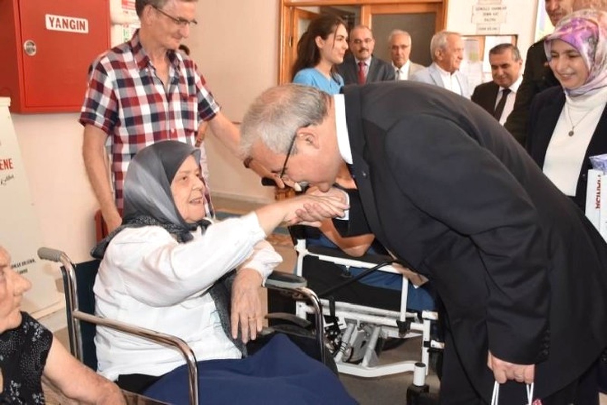 Vali Güvençer Manisalıların Kurban Bayramını Kutladı