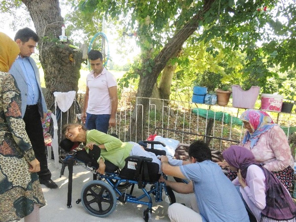 43 Yaşındaki Safire, Hayatında İlk Kez Dışarı Çıktı