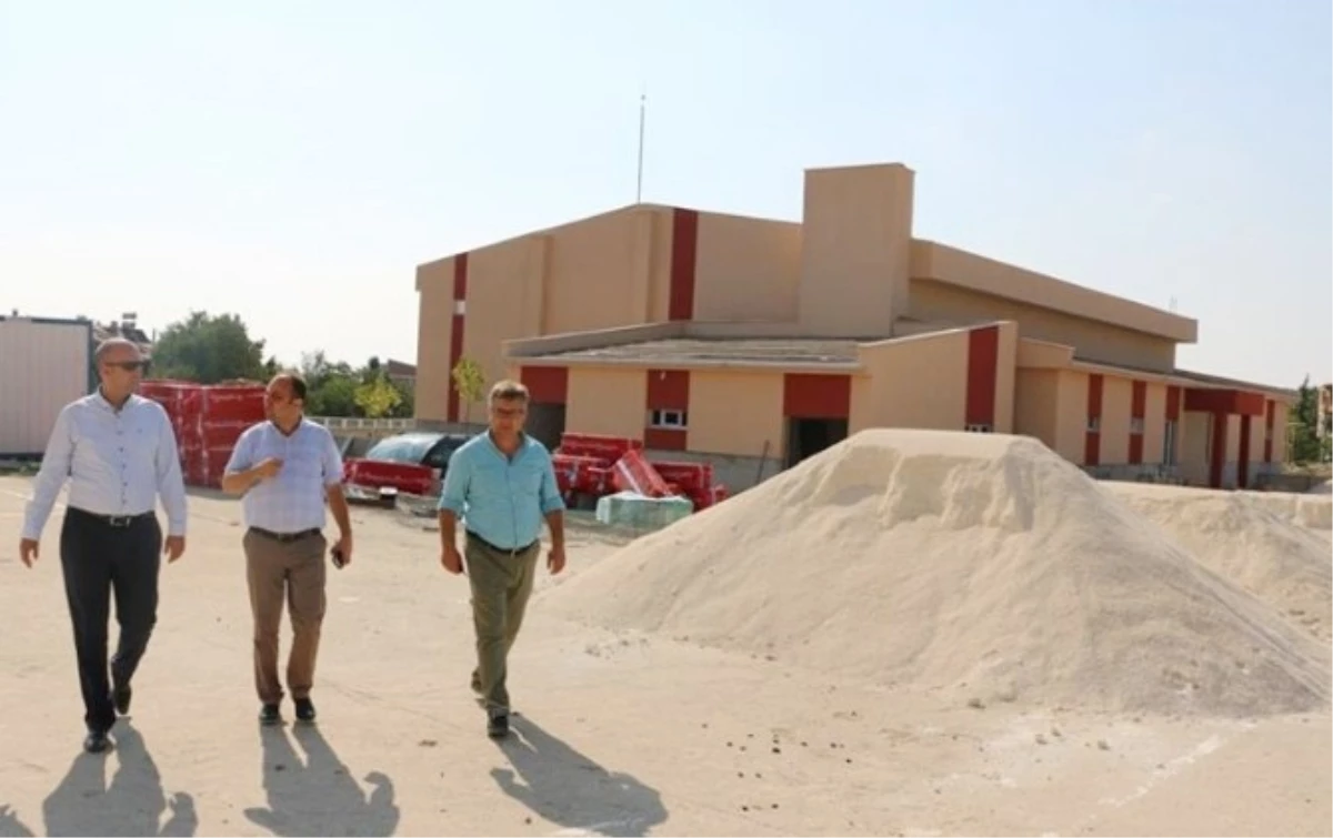 Başkan Altayoğlu, Kapalı Spor Salonun İnşaatında İncelemelerde Bulundu