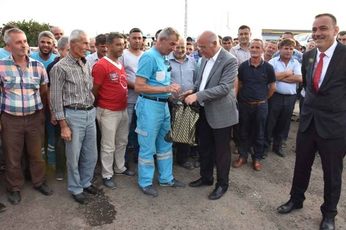 Başkan Eşkinat Temizlik Personeli ile Bayramlaştı