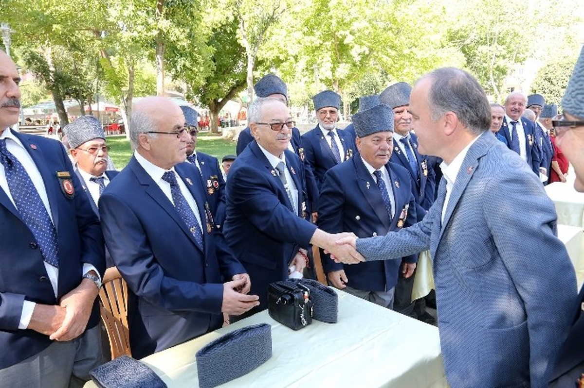 Başkan Gürlesin\'den Gazilere Bayram Hediyesi