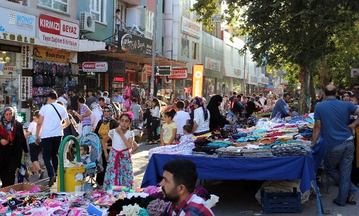 Bayram Öncesi Alışveriş Yoğunluğu Yaşanıyor