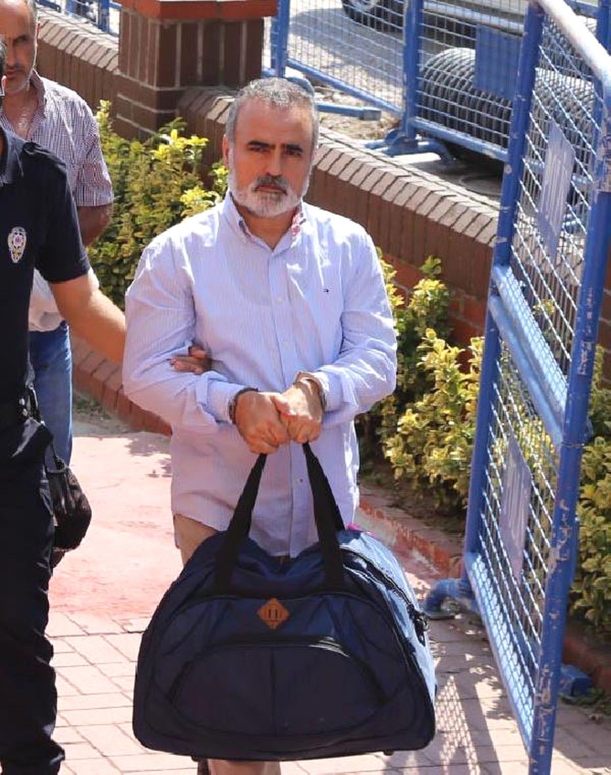 Darbeciler İçin Tez Hazırlayan Profesör Tutuklandı