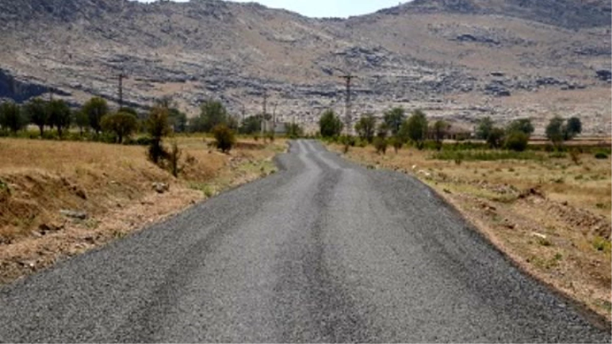 Ergani Kırsal Mahalle Yollarında 121 Km Yol Çalışması