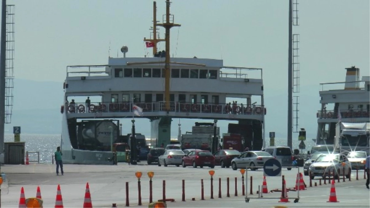 Eskihisar Feribotu ve Osmangazi Köprüsünde Bayram Yoğunluğu