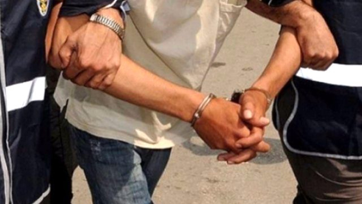 Fetö/pdy Şüphelisi Ayvalık\'ta Tatilde Yakalandı