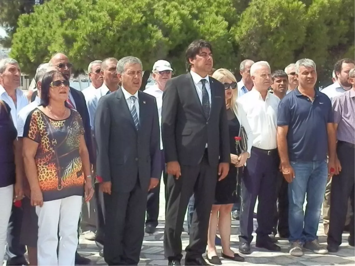 Foça\'da CHP\'nin 93. Kuruluş Yıldönümü Kutlaması