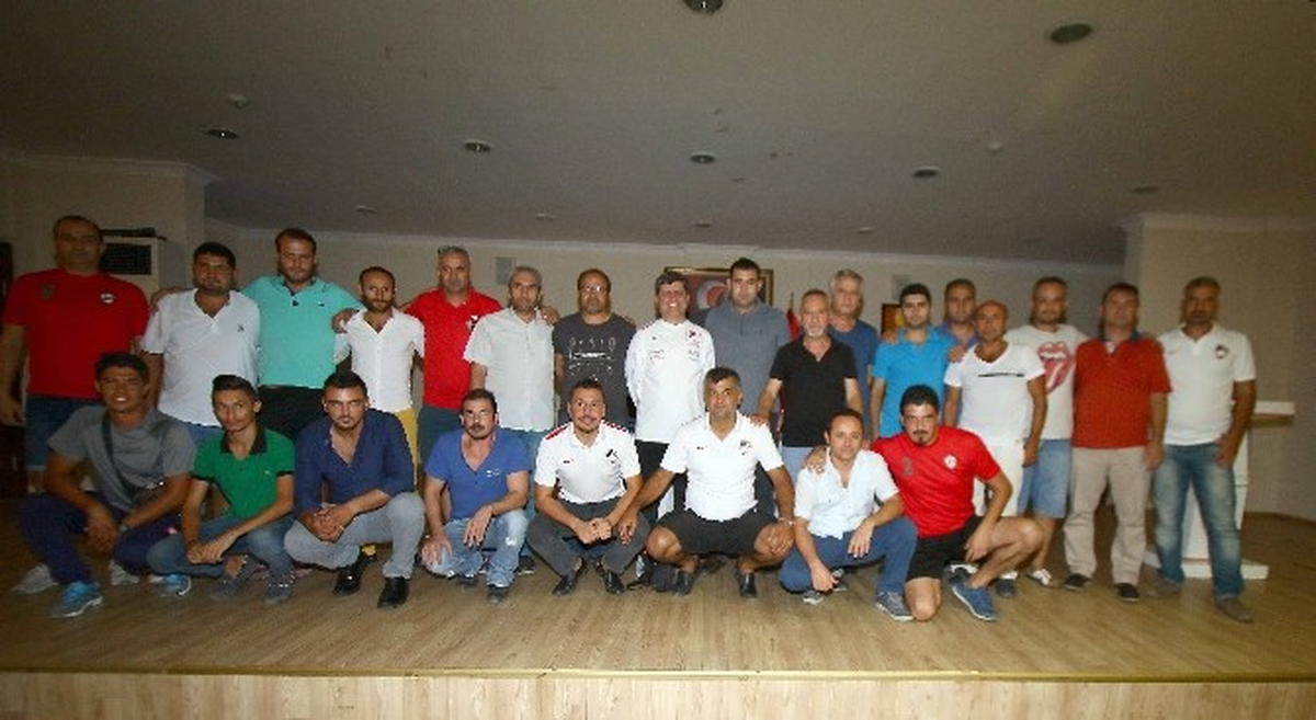 Futbolun Değişen Kuralları Bayraklı\'da Anlatıldı