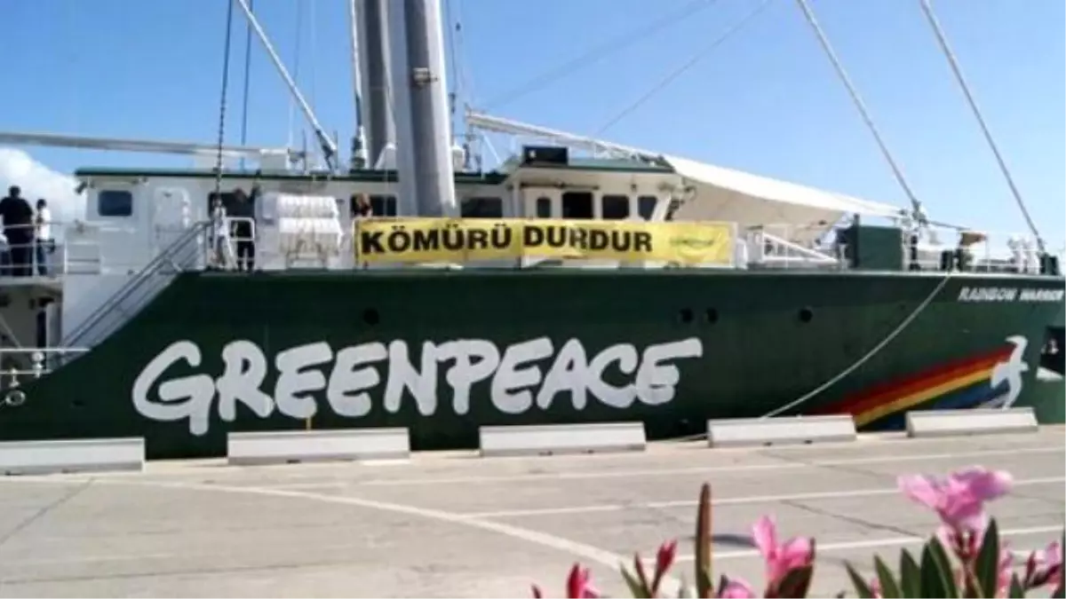 Greenpeace Gemisi İzmir\'de