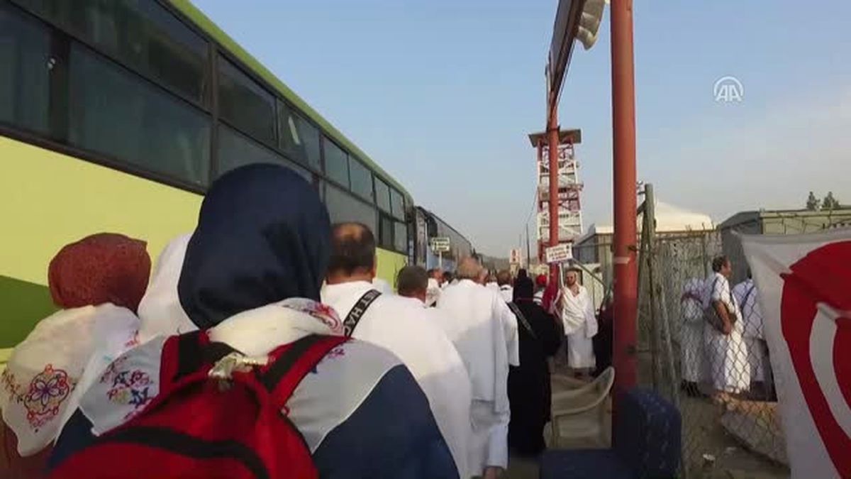 Hacı Adaylarının Arafat Yolculuğu Başladı