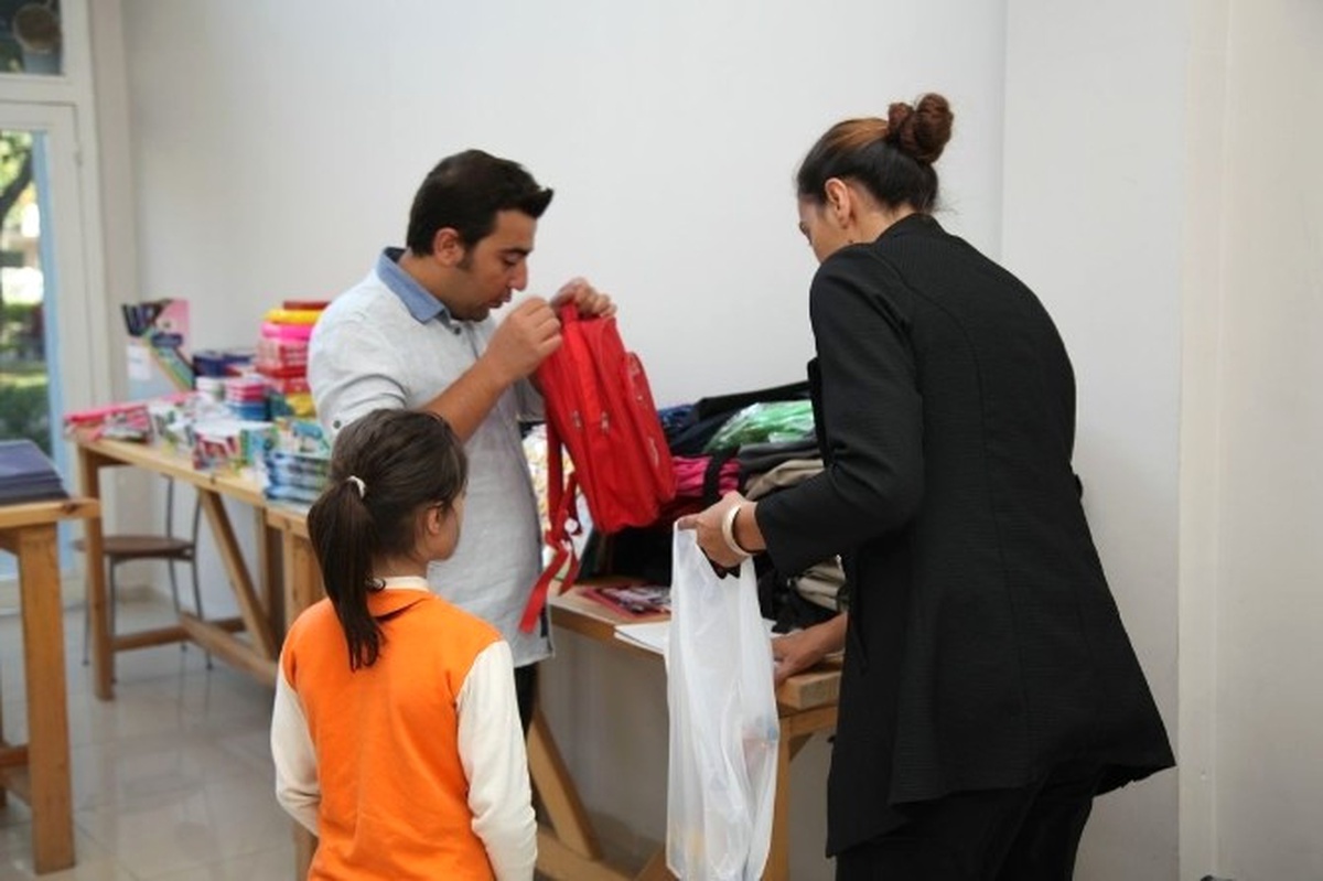 Halk Market, 250 Çocuğa Kırtasiye Yardımı Yaptı