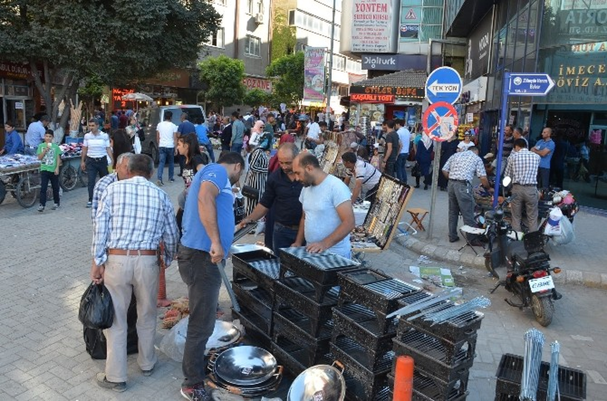 Iğdır\'da Bayram Öncesi Pazar Kuruldu