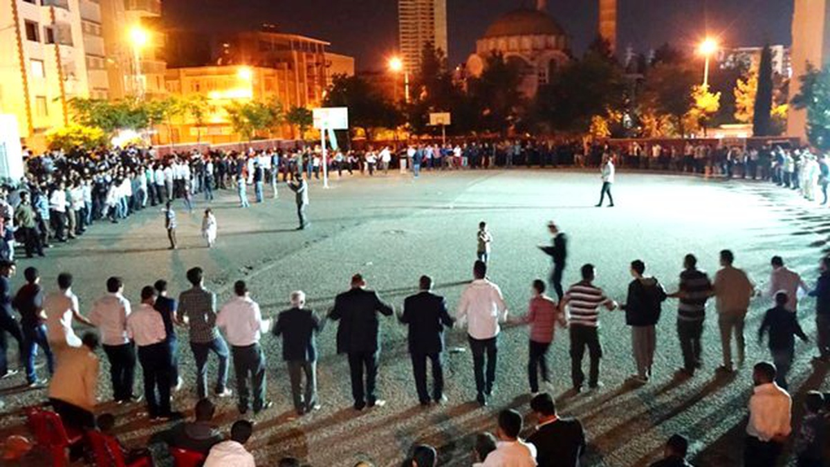 İzmir\'de Açık Alanda Düğün Yapmak Yasaklandı