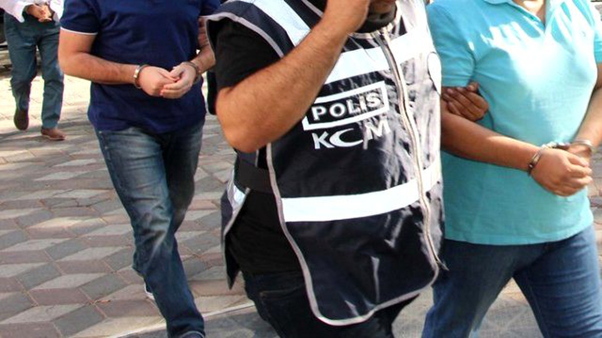 İzmir\'de Fetö Soruşturmasında 4 Kişi Tutuklandı