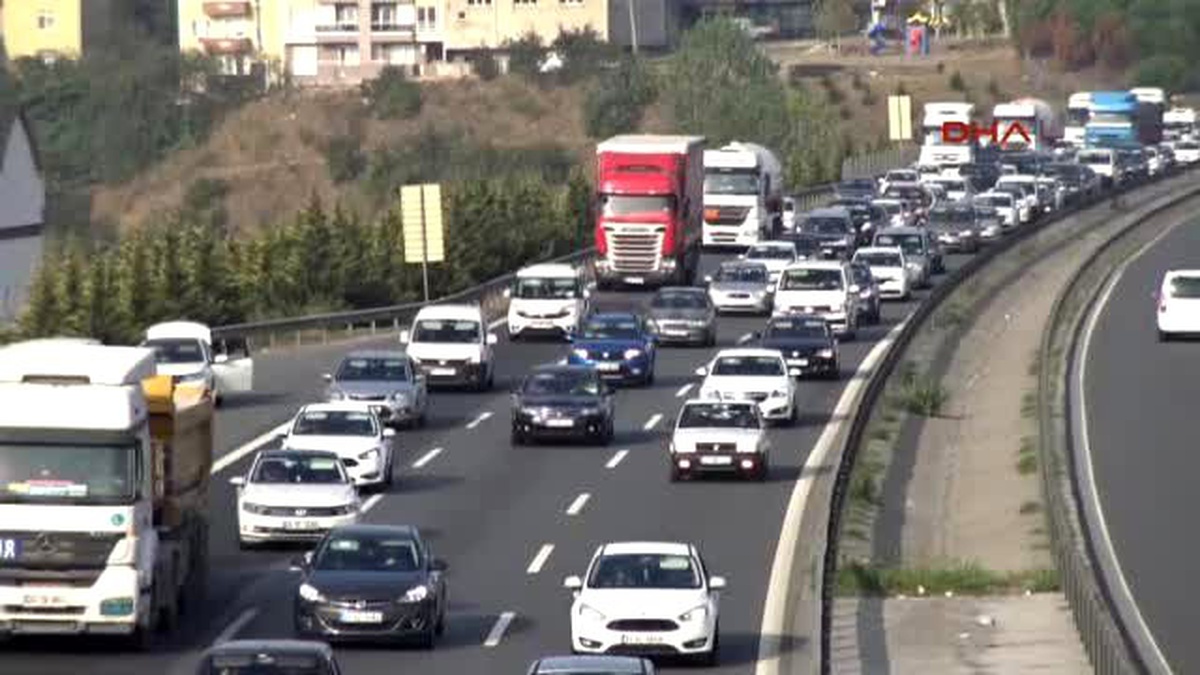 Kocaeli Tatilciler Ulaşımı Kilitledi 1-
