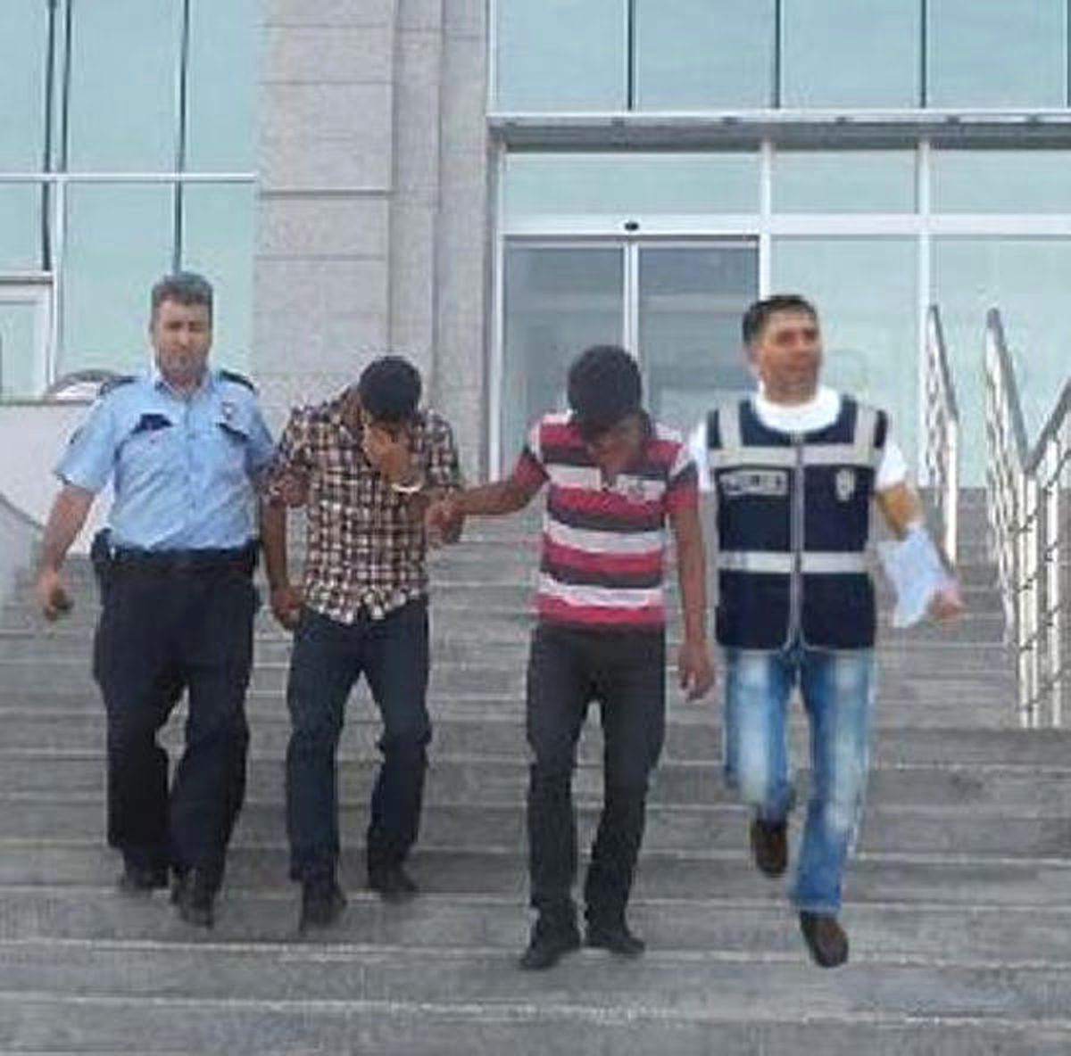 Kuaförü Soyan 3 Hırsız Yakalandı