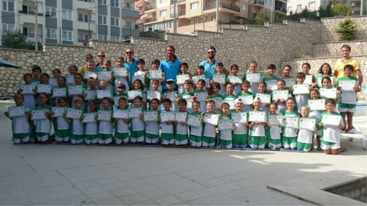 Mudanya\'da 475 Çocuğun Yüzme Sevinci