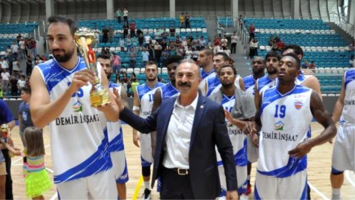 Muratbey Uşak-Demir İnşaat Büyükçekmece: 73-68