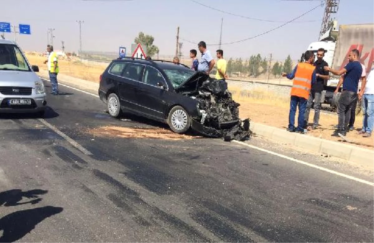 Nusaybin\'de Otomobille Minibüs Çarpıştı: 10 Yaralı