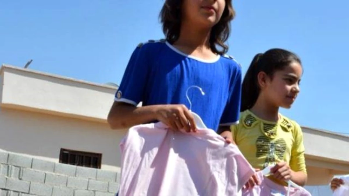 Nusaybin\'de Terör Mağduru Çocuklara Giyim Yardımı