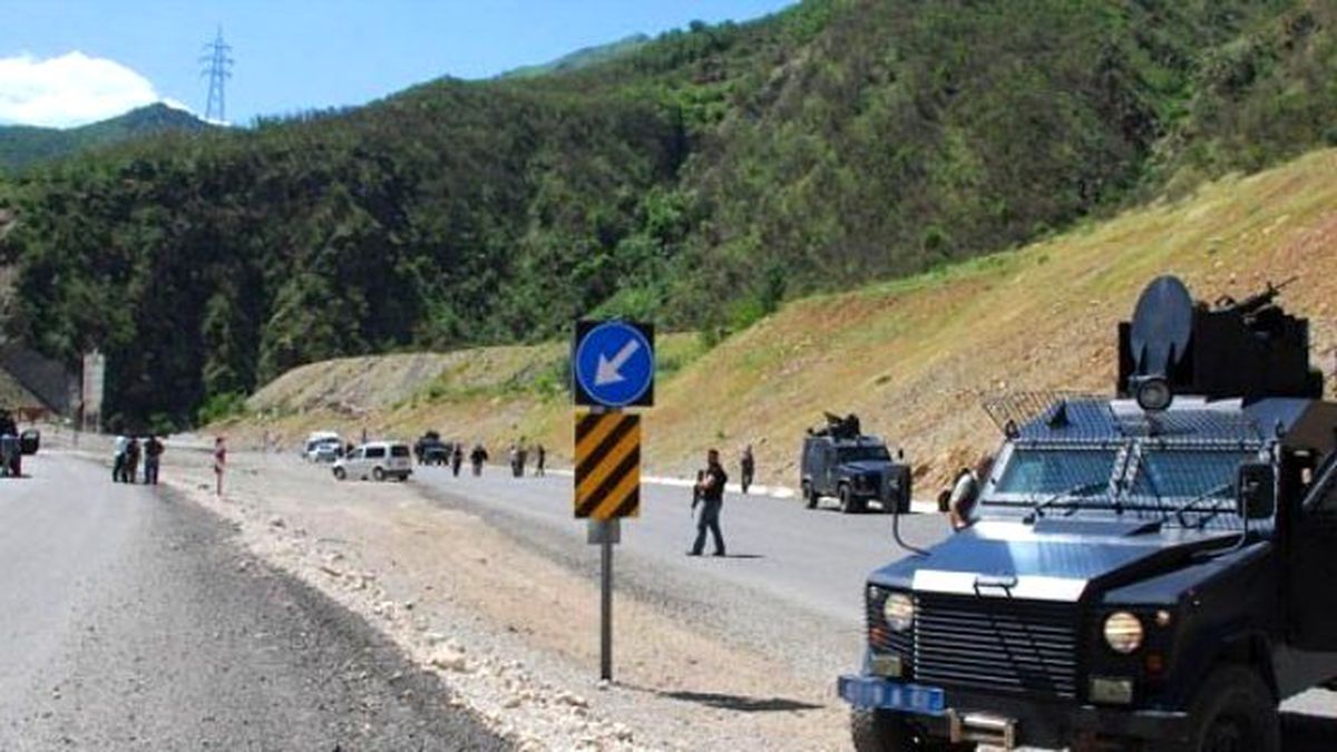 Tunceli'de Sivil Aracın Geçişi Sırasında Mayın Patladı: 2 Ölü