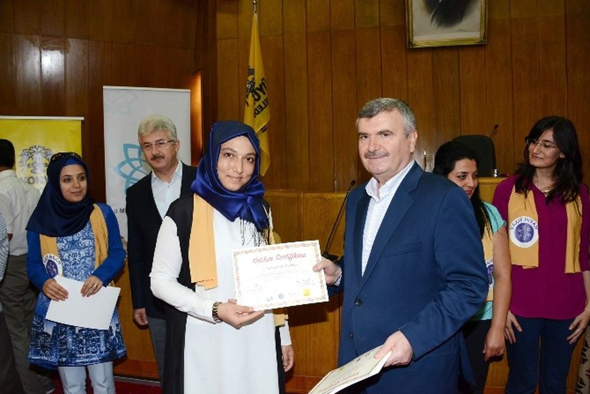 Vakıf İnsan Projesi\'nde Eğitimcilere Sertifikaları Verildi