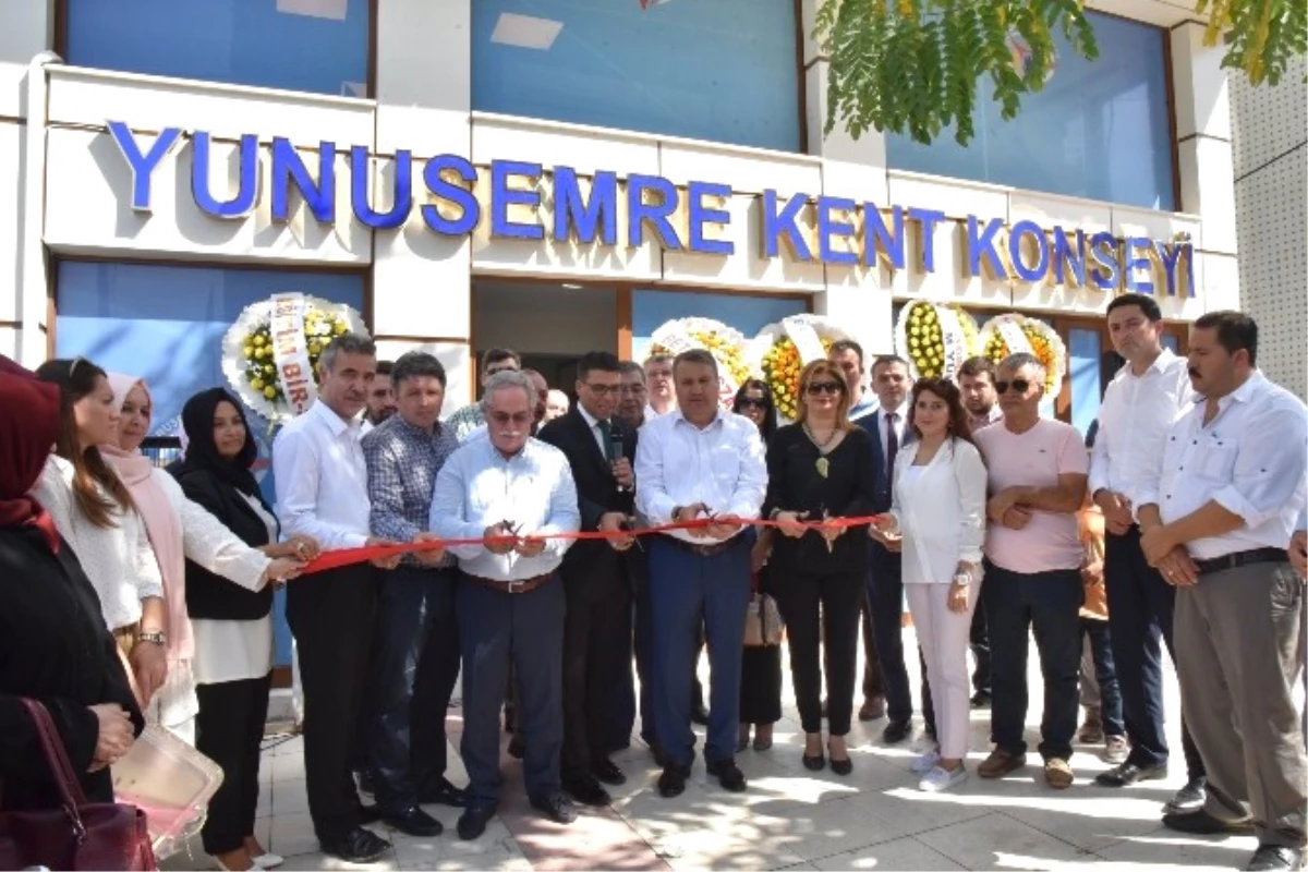 Yunusemre Kent Konseyi Yeni Binası Törenle Hizmete Girdi