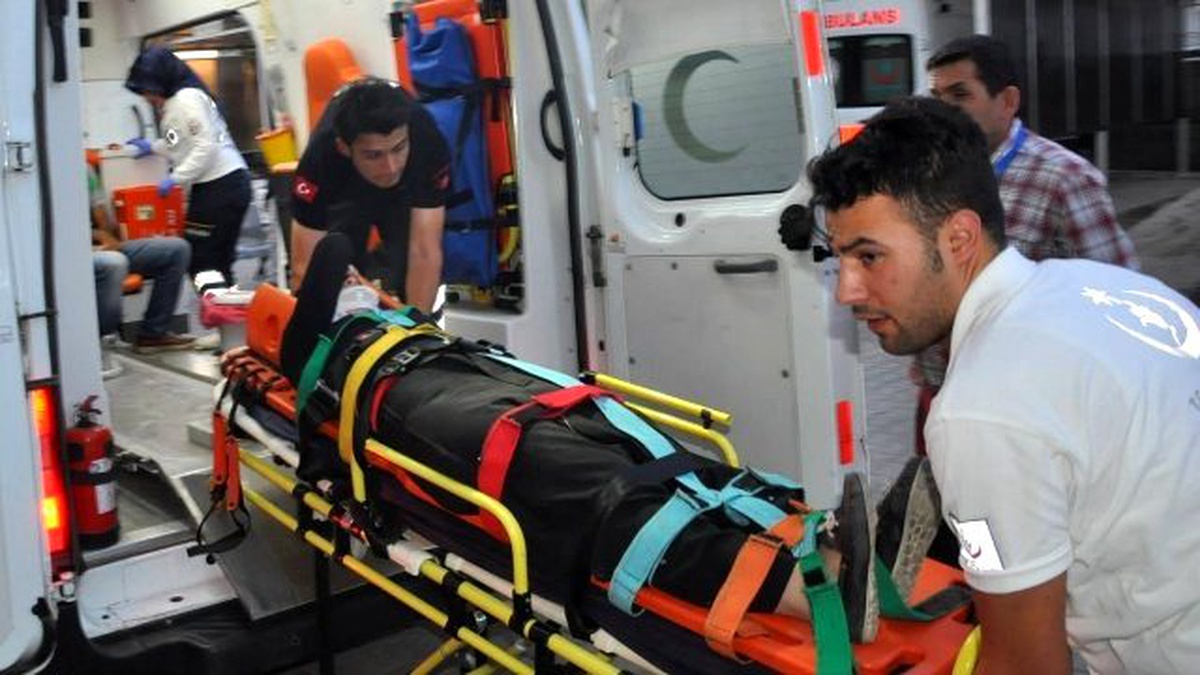 Zonguldak\'ta İki Otomobil Çarpıştı: 3 Yaralı