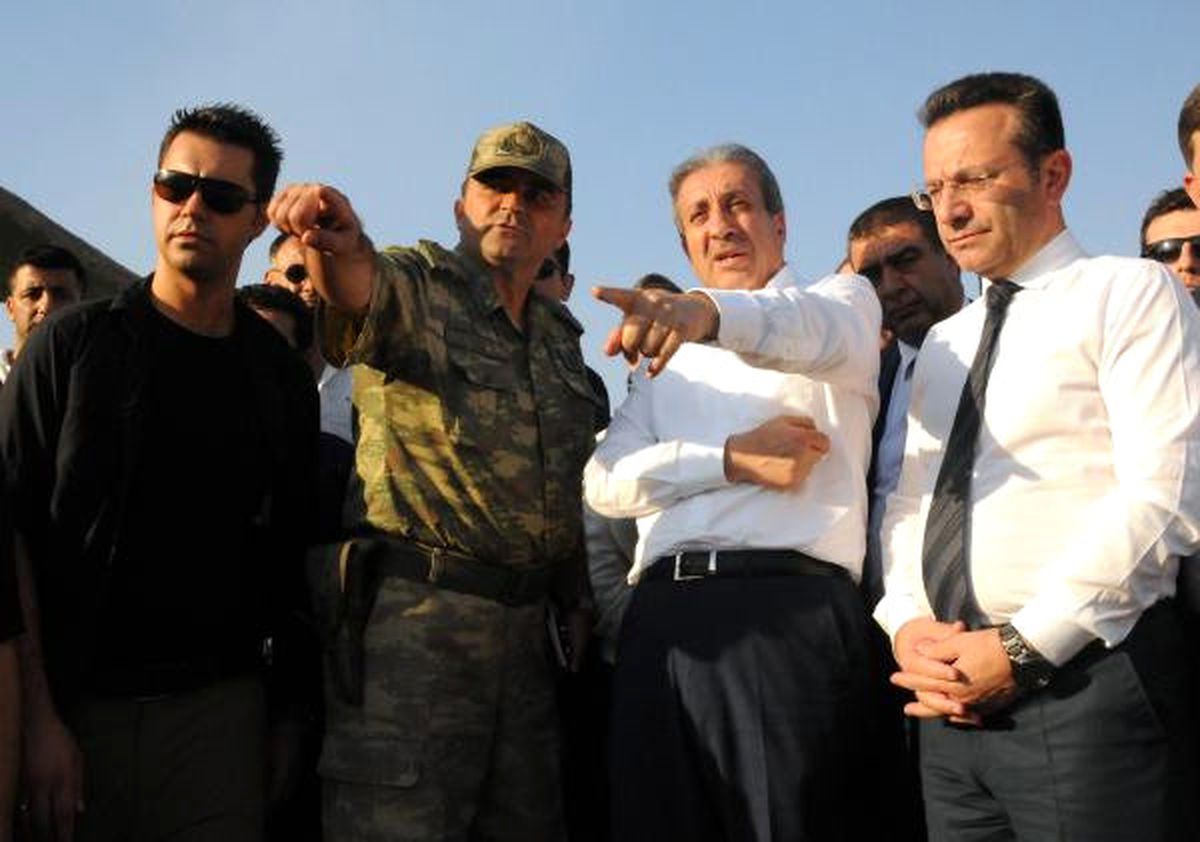 AK Parti Genel Başkan Yardımcısı Eker, Bomba Döşenen Aile Mezarlığını Ziyaret Etti