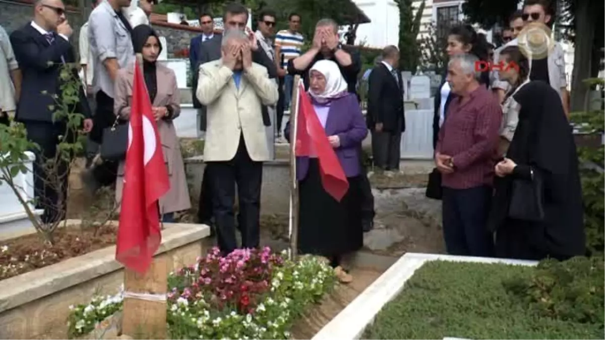 Başbakan Yıldırım, 15 Temmuz Şehitlerinin Mezarlarını Ziyaret Etti