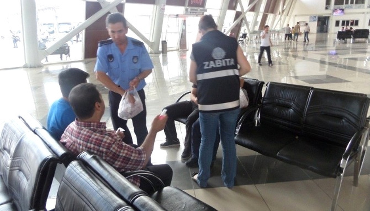Bozüyük Belediyesi\'nden Şehirlerarası Yolculara Lokum ve Gül Suyu İkramı