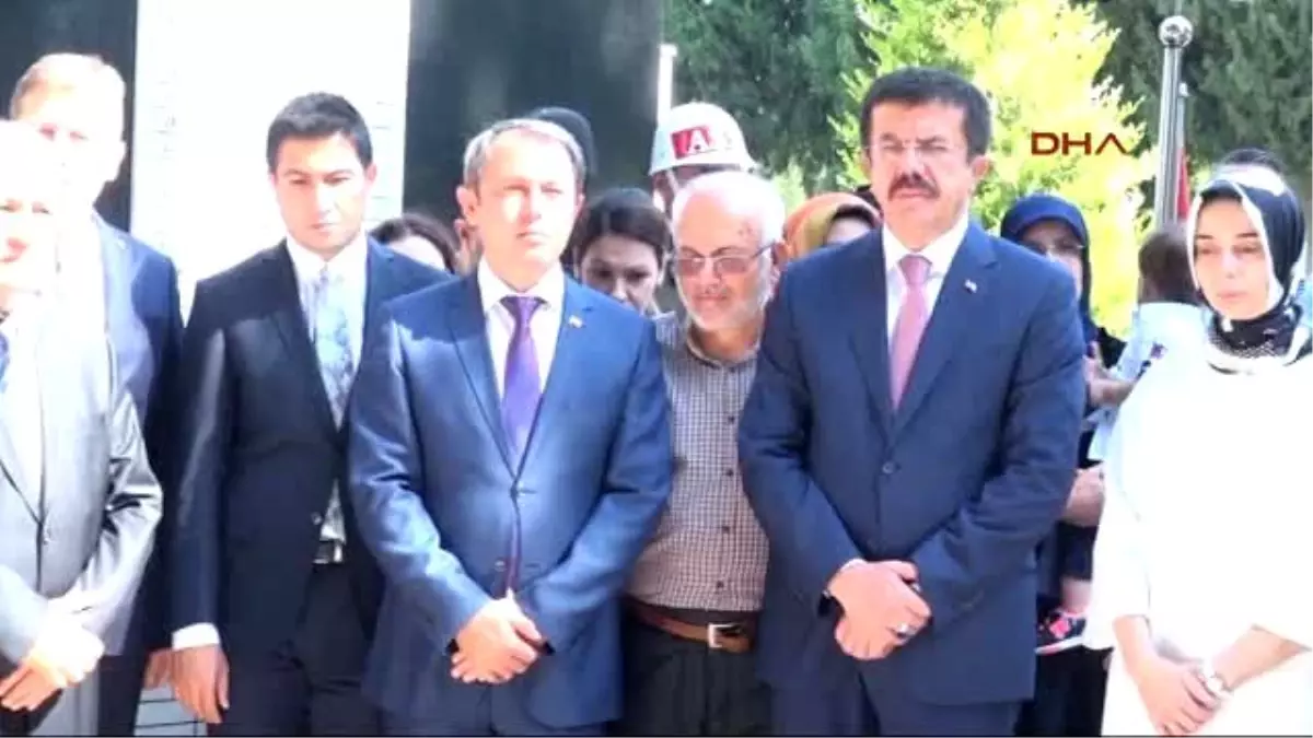 Denizli Bakan Zeybekçi?den 15 Temmuz Şehidinin Kızına ve Ailesine Bayram Hediyesi