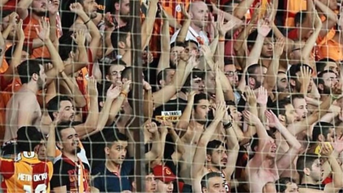 Galatasaray\'ın Dikkatini Çeken Suriyeli Çocuk!