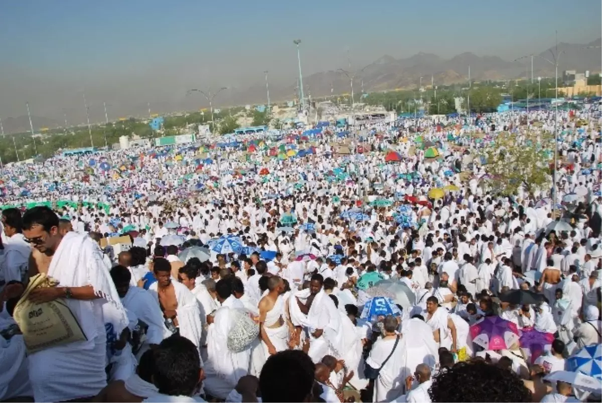 Hacı Adayları Arafat Vakfesinde