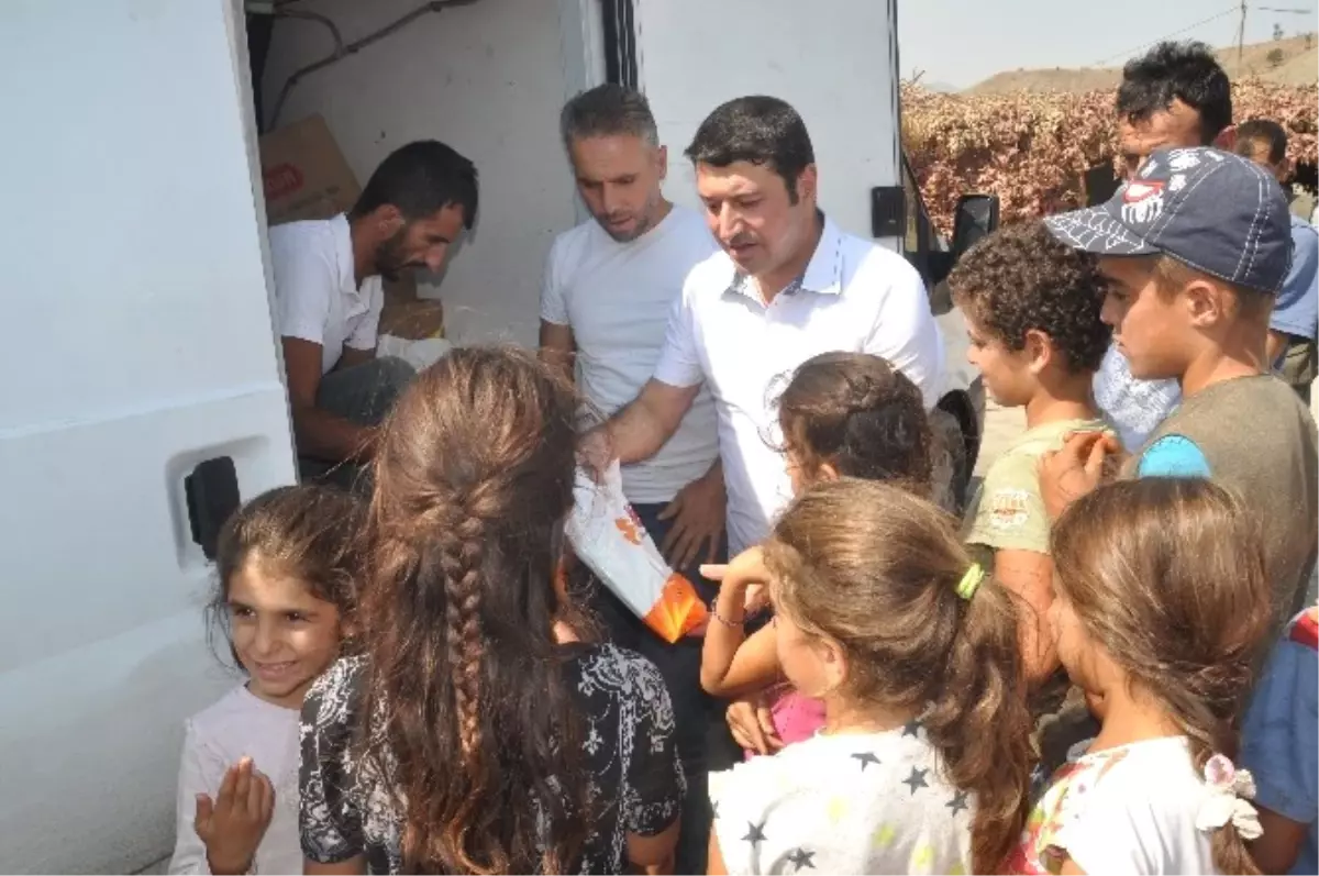 Hayırseverlerden Çadırda Yaşayan Çocuklara Bayram Hediyesi
