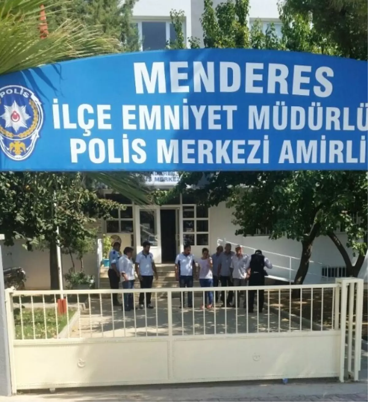 İzmir\'de Dolandırıcılık Şebekesine Operasyon