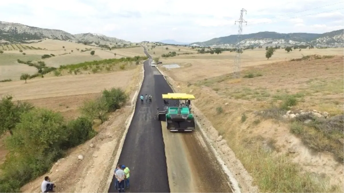 Selendi ve Kula Arasındaki Yol Asfaltlanıyor