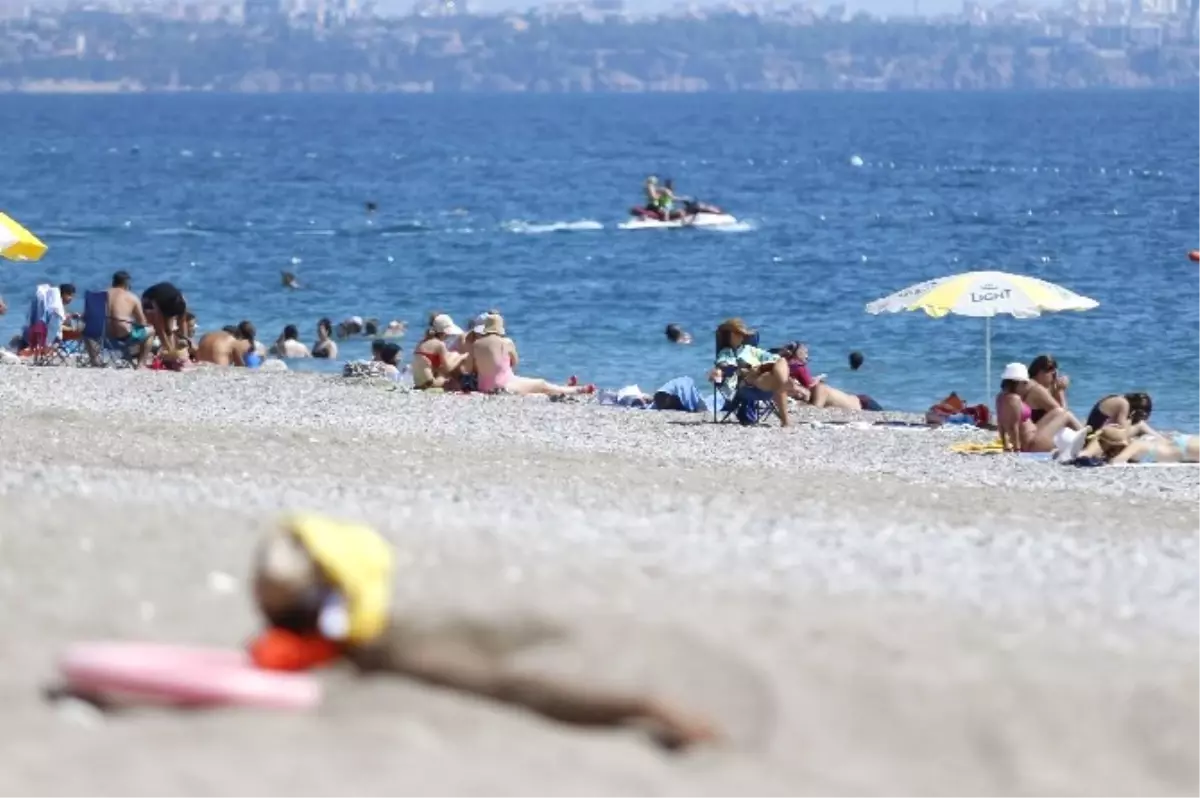 Antalya Bayramı Sahile Taşıdı