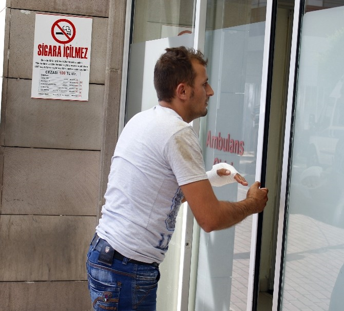 Antalya\'da Acemi Kasaplar Hastanelere Akın Etti
