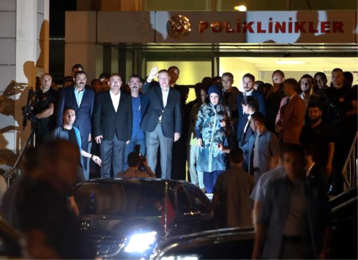 Cumhurbaşkanı Erdoğan, Kaza Geçiren Albayrak Ailesini Ziyaret Etti (2)