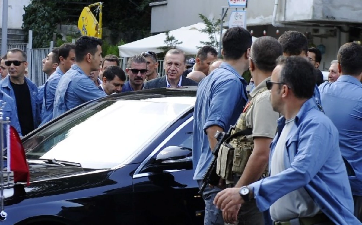 Cumhurbaşkanı Erdoğan Polis Merkezini Ziyaret Etti