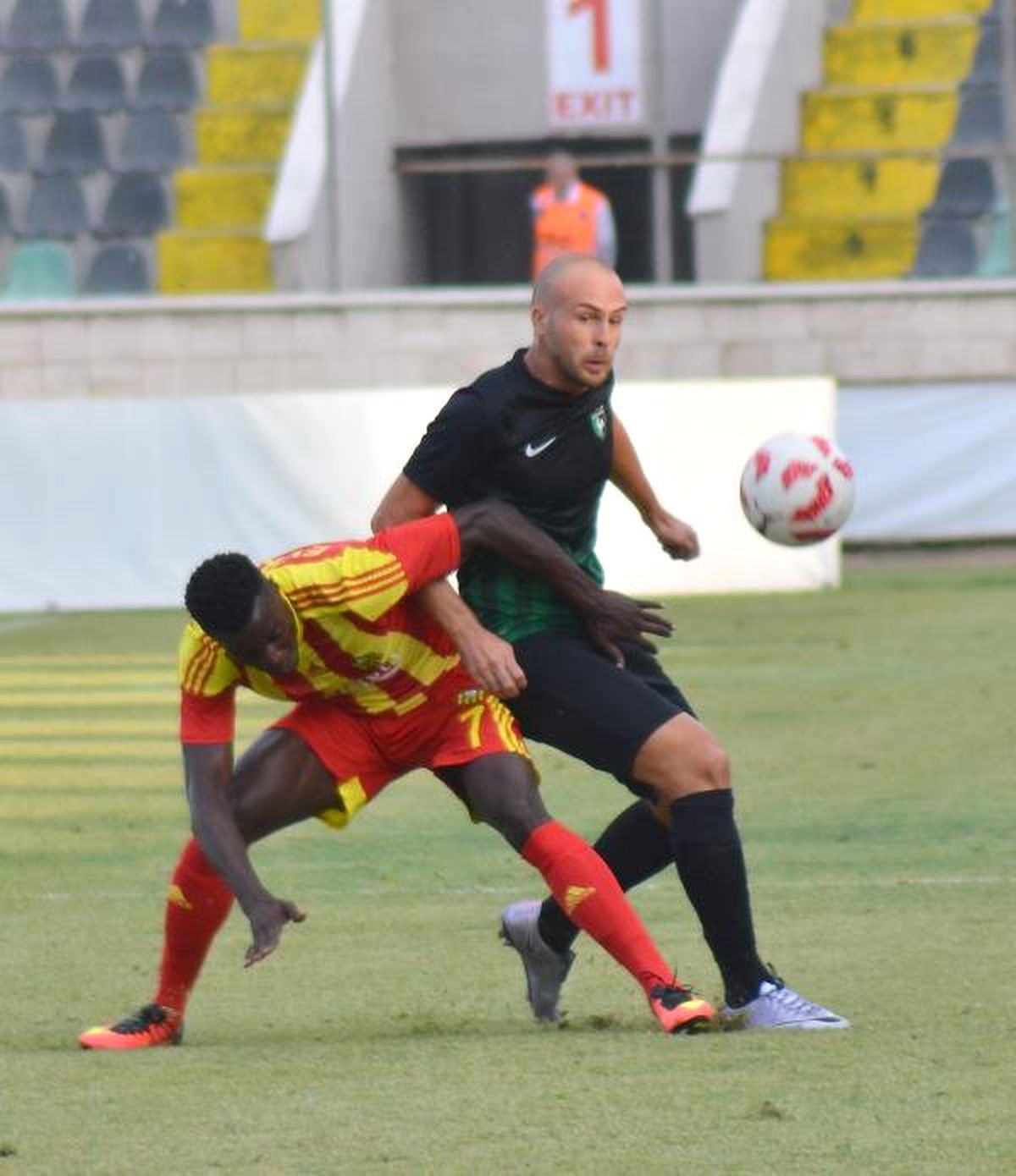 Denizlispor\'da Perovic\'e Eleştiri