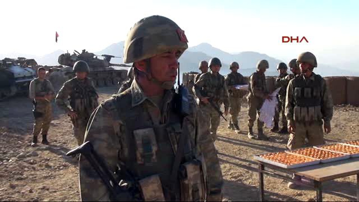 Hakkari Dha, Çukurca\' da Sınırın Sıfır Noktasında Hantepe Üs Bölgesinde Mehmetçiğin Bayramlaşmasını...