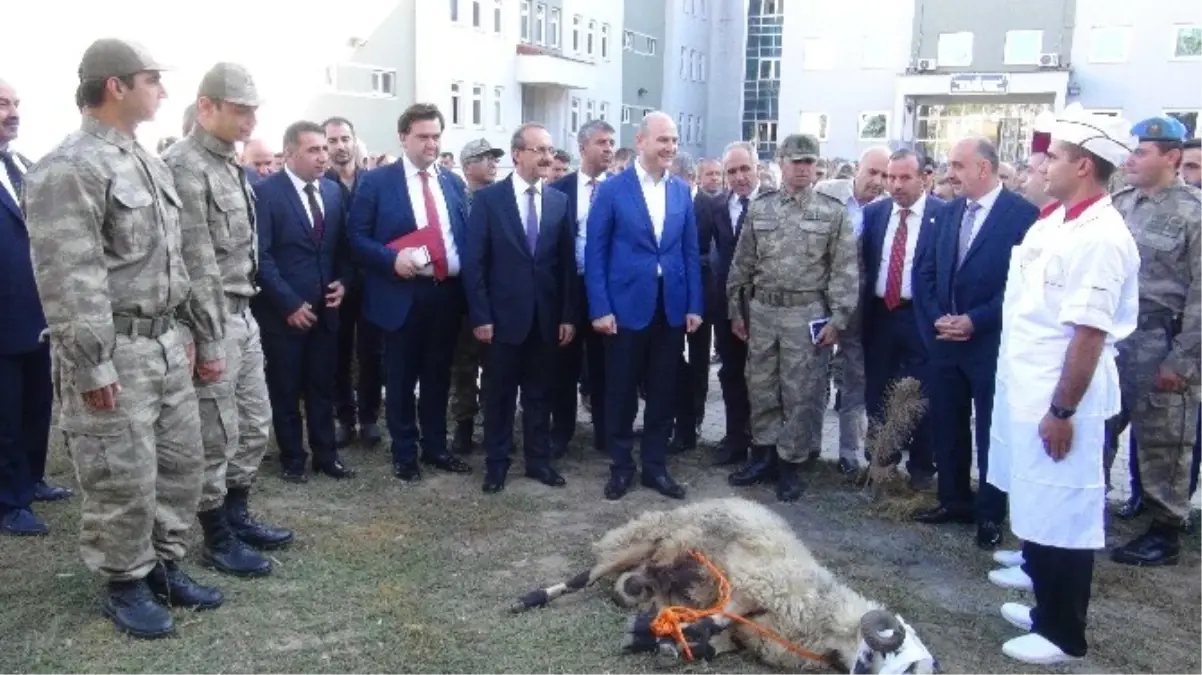 İçişleri Bakanı Soylu Güvenlik Güçlerinin Bayramını Kutladı