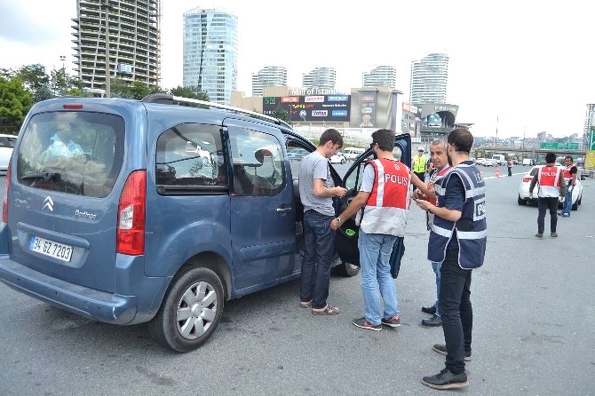İstanbul Emniyet Müdürü Çalışkan Gişelerde Uygulama Yapan Polislerle Bayramlaştı