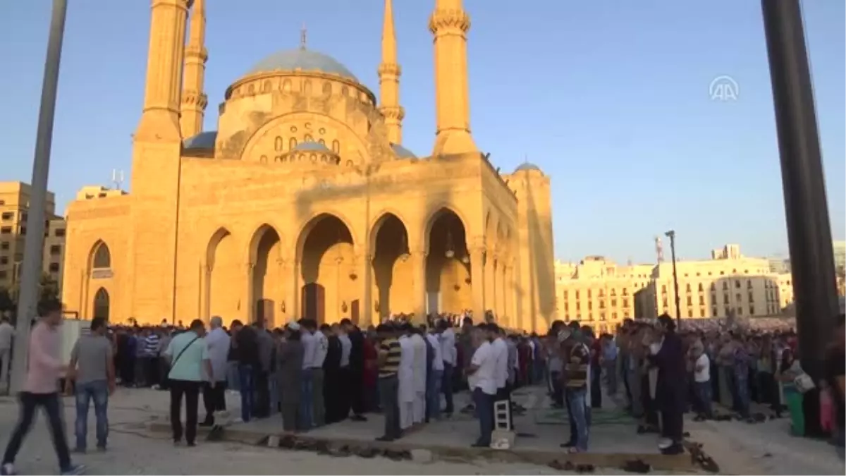 Lübnan\'da Yüz Binlerce Müslüman Bayram Namazını Kıldı