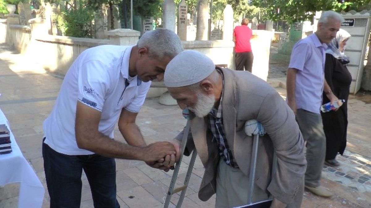 Mezarlıklarda Bu Bayramda da Hüzün Vardı