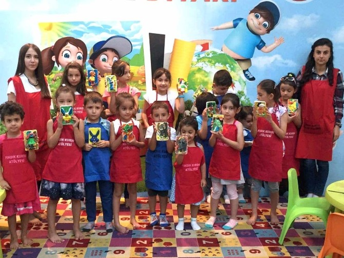 Minikler Alçı Boyama Atölyesinde