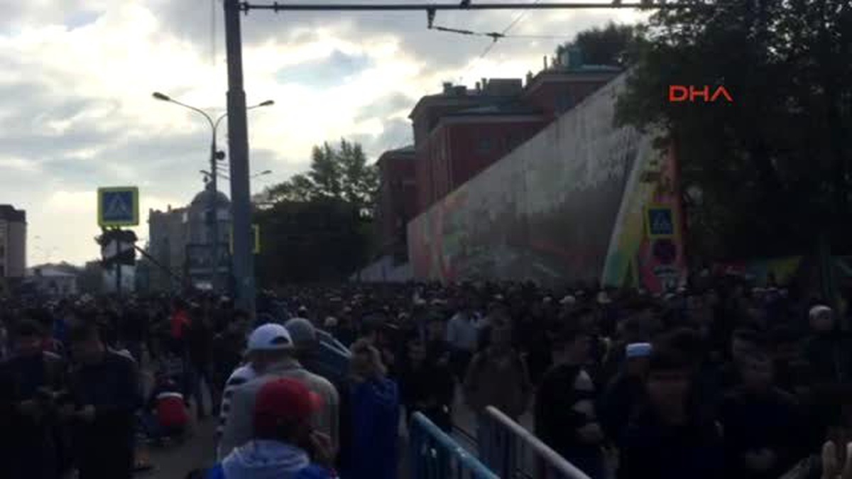 Moskova\'da Müslümanlar Bayram Namazını Sokaklarda Kıldı