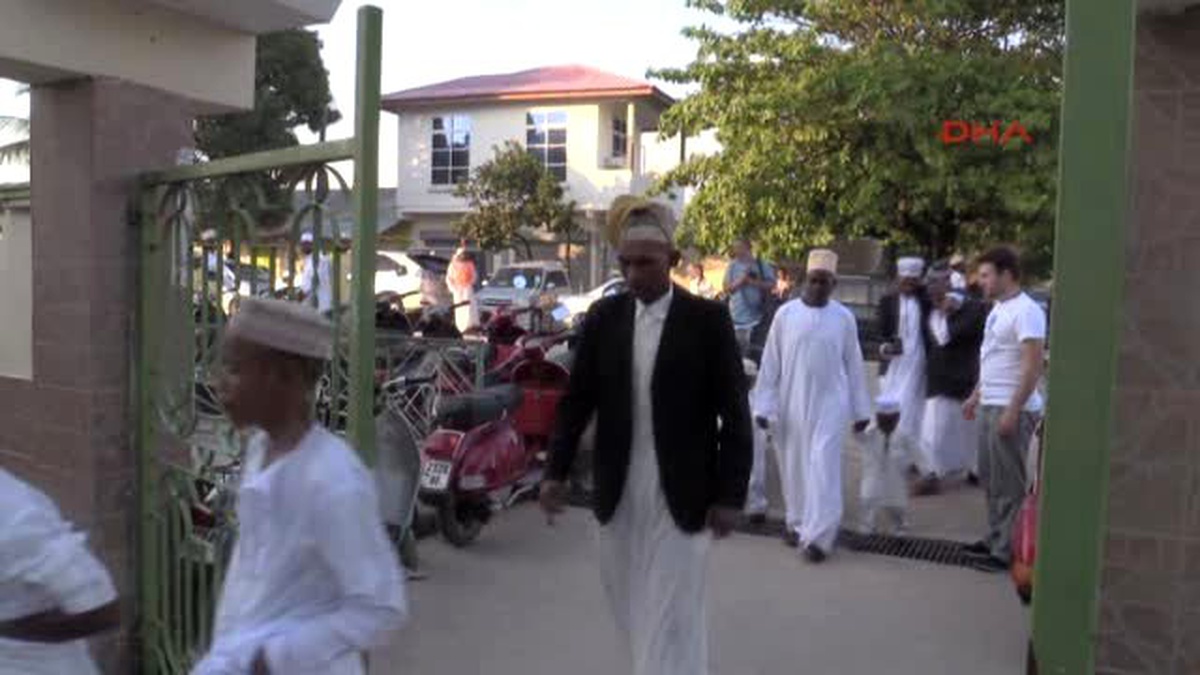 Tanzanya\'da Müslümanlar Kurban Bayramı Namazı İçin Camilere Akın Etti